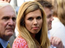In precedenza è stata la prima compagna non sposata di un primo ministro a risiedere in 10 downing street. Meet Boris Johnson S Partner Carrie Symonds Europe Gulf News