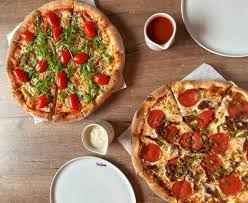 Historia pizzy – skąd pochodzi i kto wymyślił najpopularniejsze danie na świecie?
