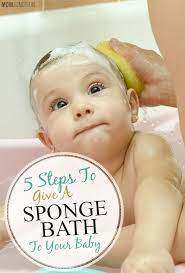Your doctor says to give him a bath every few days, the parenting magazines say to bathe every day, your friends have. When And How Often Do You Start Giving Baby Bath At Night Baby Bath Time Baby Bath Sponge Baby Care Tips