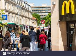 Paris Mcdonalds Banque D Image Et Photos Alamy