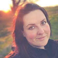 Isabel Heller's Instagram, Twitter & Facebook