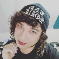 Clarissa Barrett's Instagram, Twitter & Facebook