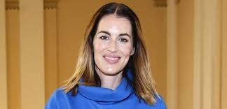 Zjistí, s kým teď chodí erika. Role V Diskutovanem Serialu Ji Nepomohla Erika Starkova Je Bez Penez Sedmicka Cz