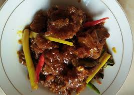 Sebab aroma amisnya kerap kali menyeruak dan menyebar, hingga membekas di telapak tangan. Cara Praktis Memasak Olahan Semur Daging Kambing Pedas Manis Ala Iney Yang Enak Untuk Menu Makan Malam Keluarga Anda