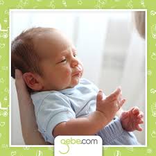 yeni dogan bebekleri tutarken kafalarina ve boyunlarina destek olunmali kafanin cok fazla geriye ya da one dusmesi engellenmelidir baby baby face face