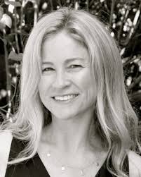 Lisa Landers's Instagram, Twitter & Facebook