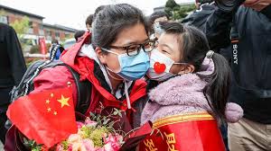 ¿o solamente se trata de un psicópata? 12 Emotivas Imagenes Para Conmemorar El Dia Internacional Del Beso Durante La Crisis Del Coronavirus Noticias De El Salvador