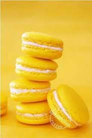 Como Preparar Los Autenticos Macarons Franceses Paso A Paso El Como De Las Cosas Lemon Macarons Yellow Theme Shades Of Yellow