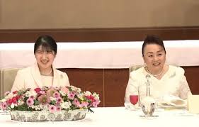 敬宮様初めての宮中晩餐会👑信子様と和やかな雰囲気です😊💕テレ ...