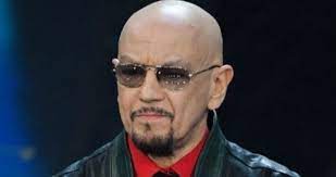 Mi dà fastidio pensare che da qualche parte ci sia qualcuno che mi vede in tv e dice agli amici, vedi ruggeri, io con quello ho tirato di coca. Chi E Enrico Ruggeri Eta Altezza Peso Vita Privata E Carriera
