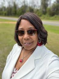 Janis Haynes's Instagram, Twitter & Facebook