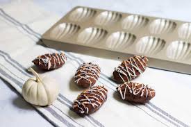 Madaline consists of many adaptive linear neurons arranged in a multilayer net. Chocolate Madeleines Madeleines Au Chocolat Mon Petit Four