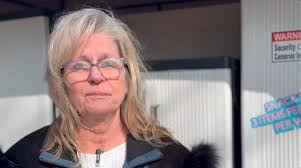 Woman's small effort to help neighbors explodes into 24/7 community food  pantry