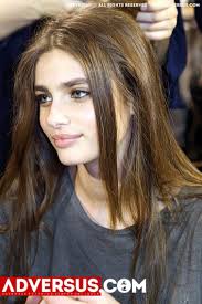 прическа на свадьбу к подруге на волосы средней длины Pin Ot Polzovatelya Adelya Bajmukan Na Doske Taylor Hill Krasivye Lica Tejlor Hill Krasota