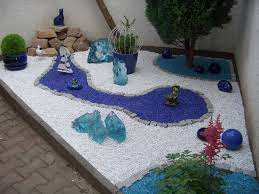 Glassteine / glasbrocken bernstein sind sowohl als gabionenfüllungen, als dekoration für den garten oder im innenbereich geeignet. Glaskies Garten Proj 10