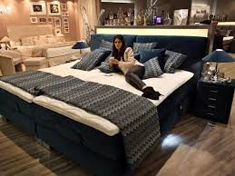 Finde aktuelle bett angebote aus berlin und umgebung, sowie viele weitere geschäfte, in denen du bett kaufen kannst. Boxspringbett Komfortabel Schlafen Im Maxi Bett Berlin De