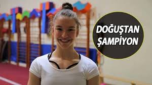 2017 yılında ünlü futbolcu gökhan töre ile evlenen esra bilgiç, töre'den 2019 yılında boşanmıştı. Pcjozzk9t Baxm