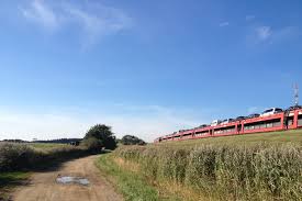 Vom festland aus sind nur neun kilometer bis zur insel der träume, dennoch ist sie derzeit für fast alle unerreichbar. Der Rote Autozug Ihre Anreise Nach Sylt