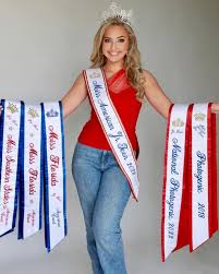 Happy International Pageant Day ! We decided to feature what American Coed  Pageant is all about 👑 growth #growingupcoed at its finest