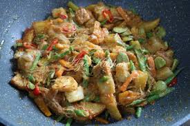 Bagi endeusiast penyuka mie jawa, jangan sampai melewatkan resep yang satu ini, yaa. Resepi Sambal Goreng Jawa Azie Kitchen