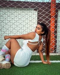 Suhana Khan (Suhu) - Free pics, galleries & more at Babepedia