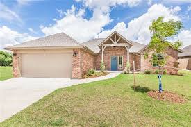 Traditional Single Family Yukon Ok New Home One Of Our Popular Plans Semi Open Concept Tara Is Located Wi Sale House Land For Sale New Home Construction