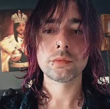 Contract or no, Wayne will not bow to any sponsor. 😉 #NationalPizzaDay