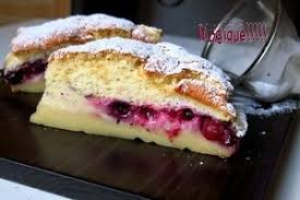 C Est Tout Simplement Genial A Tester Absolument Ici Aux Fruits Rouges Gateau Magique Gateau Gourmand Gateau
