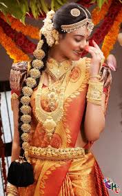 Gold Dollar Poo Jadai The Puff Sleeves And Whole Ensemble Really Work Here V Indian Bridal Hairstyles South Indian Bridal Jewellery Bridal Jewellery Indian