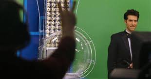 Powerball On Air Talent Sam Arlen Right Is Given A Countdown Before The Start Of The Drawing At Winning Lottery Numbers Lottery Strategy Winning The Lottery