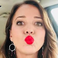 La actriz de 45 años de edad lanzó un polémico mensaje para el matutino por sus. Laisha Wilkins Bio Family Trivia Famous Birthdays