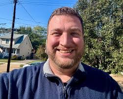 Derek Read's Instagram, Twitter & Facebook