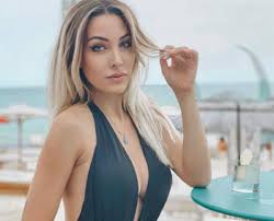 Es ist eine enorme belastung. Chi E Maria Braccini Tutto Sulla Modella Donnemagazine It