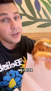 NEW Food Hall Via Via Venetian Las Vegas. I Found The BEST Chicken  Sandwich! #food #chicken #howlinrays #viavia #venetianlasvegas #casino