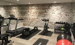 Difficile d'installer une baignoire ou de circuler facilement avec la cohue du matin. 10 Exemples De Gyms A La Maison Qui Donnent Envie De S Entrainer Inspiration Reno