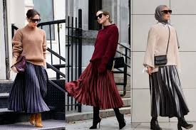 Terdapat berbagai desain cardigan, mulai dari renda, motif floral, hingga rajutan. 8 Ootd Rok Plisket Dan Sweater Agar Terlihat Lebih Muda Womantalk