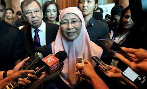 Yang 5 orang lagi, kecuali tun ismail meninggal dunia ketika masih. Wan Azizah Saya Timbalan Perdana Menteri Editor Malaysia