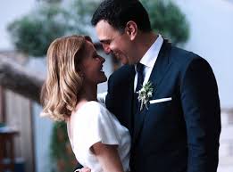 Ο βουλευτής της νδ ανάρτησε στον προσωπικό του λογαριασμό στο twitter μια φωτογραφία με φόντο το καπιτώλιο. Tzenh Mpalatsinoy Basilhs Kikilias Ayto Einai To Fylo Toy Mwroy Poy Perimenoyn