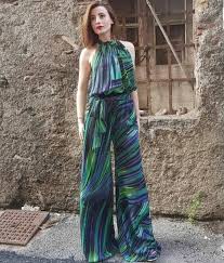 Sandro ferrone crea abiti sensuali e pratici al tempo stesso, per tutti i gusti, perché conosce bene le esigenze di ogni donna se hai bisogno di un capo importante guarda su youngshoes la sezione sandroferrone abiti cerimonia e trova l'abito che fa per te. Cosiddetto Ladro Potenziale Tute Eleganti Sandro Ferrone 2019 Cappotto Lode Wrongdoing