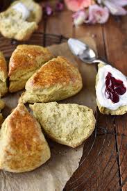 Scones Irische 15 Minuten Brotchen Fur Ein Gemutliches Fruhstuck Knusperstubchen Rezept Fruhstuck Backen Susse Brotchen Brot Selber Backen Rezept