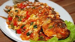 Kumpulan resep masakan ikan mulai dari ikan laut dan darat, ikan bakar, pepes ikan, bakso ikan kali ini saya mencoba resep ikan baronang bakar sambal kecap, walaupun biasanya kalau ikan bakar itu di bumbu merah dan disantap dengan sambal terasi. Resep Ikan Baronang Goreng Saus Padang Pedas Mantap Bikin Ketagihan County Food