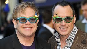 Elton John evlendiğini Instagram'dan duyurdu