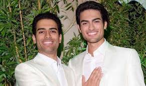In an interview, matteo said that he had never been to south africa and that he and his brother amos had promised themselves to visit that beautiful country. Amos And Mateo Bocelli Kino