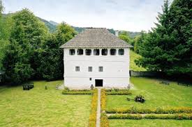 Tarifele afișate sunt minimele în lei pe persoană valabile astăzi. Oltenia La Pas Top 10 Obiective Turistice Din Sud Vestul Romaniei Imperialtransilvania