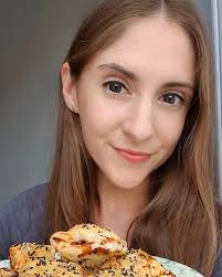 BREAKFAST HASH BROWN CUPS 🥓🌭🧀🥔. Me? Obsessed with hash browns? Ok  that's definitely true 😋. These breakfast hash brown cups are filled with  beans, sausages, bacon & cheese for the ultimate portable