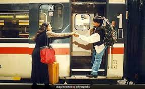 Dilwale dulhania le jayenge (1995). As Ddlj Clocks 25 Years Twitter Boards The Train Of Raj And Simran S Memories