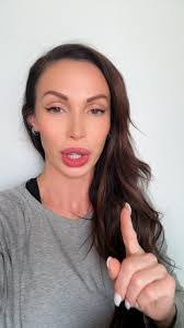 Nikki Neff's Instagram, Twitter & Facebook