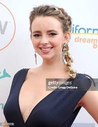 Natasha Bassett's Instagram, Twitter & Facebook