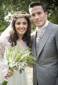 What A Beautiful Bride Katie Melua Ties The Knot With World Superbike Champion James Toseland Celebrity Bride Bride Beautiful Bride