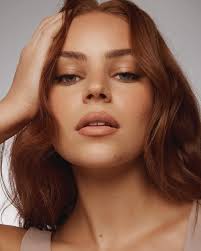 Bonnie Hansen's Instagram, Twitter & Facebook